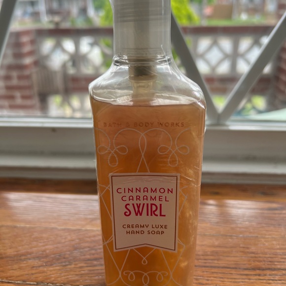 4 Bath and Body Works Hand Soap - Picture 4 of 5